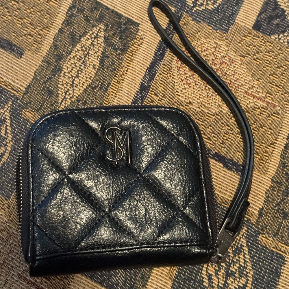Black Steve Madden quilted zippy wallet